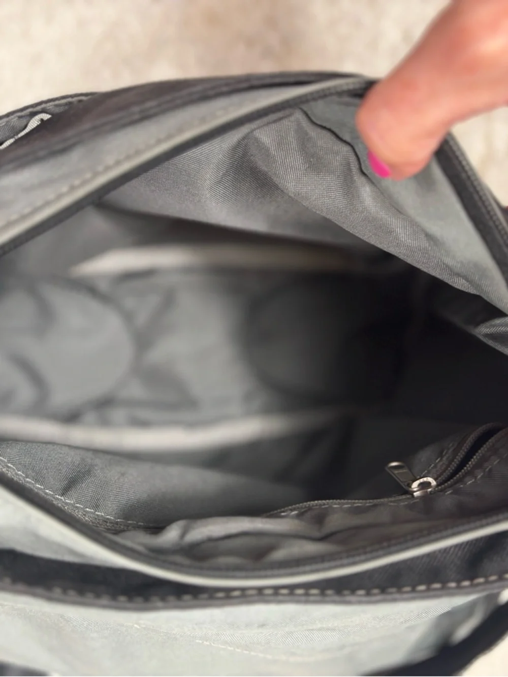 REI Messenger Laptop Bag Gray Black Crossbody Shoulder Travel Organizer EUC